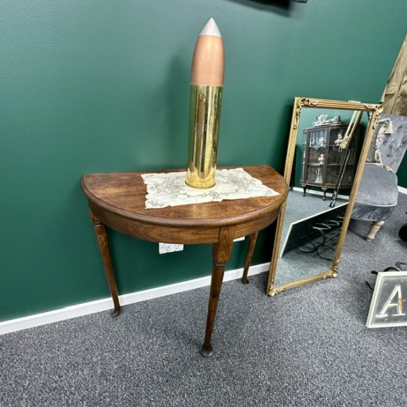 Demi Loon Table